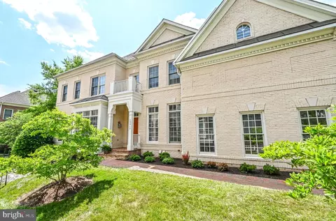 12815 Falcon Wood Pl, Fairfax, VA 22033