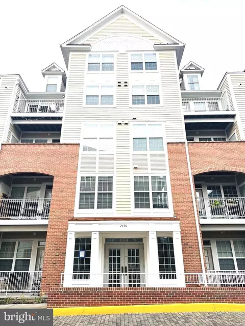 2701 Bellforest Ct #201, Vienna, VA 22180