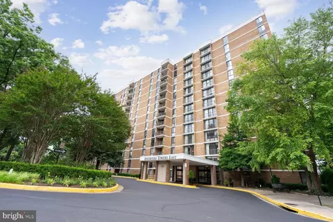 2311 Pimmit Dr #1218, Falls Church, VA 22043