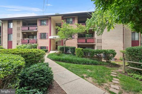 2850 Dover Ln #301, Falls Church, VA 22042
