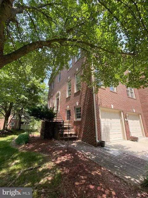 2168 Wolftrap Ct, Vienna, VA 22182