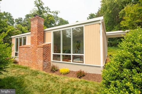 7421 Range Rd, Alexandria, VA 22306