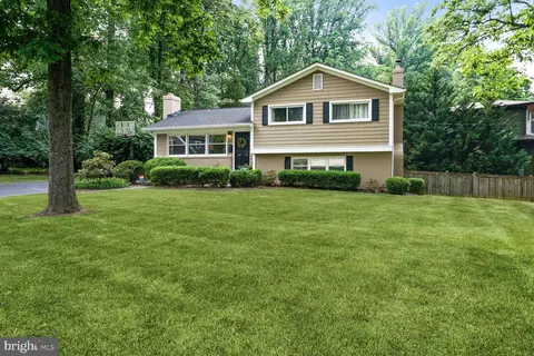 211 Harmony Dr SW, Vienna, VA 22180