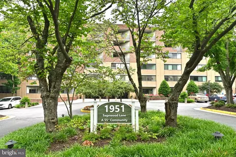1951 Sagewood Ln #3, Reston, VA 20191