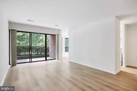 11224 Chestnut Grove Sq #15, Reston, VA 20190