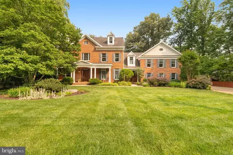 405 Adahi Rd SE, Vienna, VA 22180