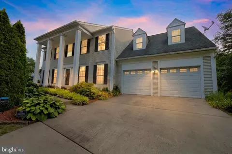 1560 Kingstream Cir, Herndon, VA 20170