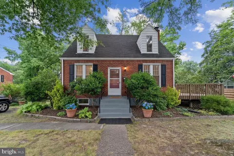 6623 Oak Dr, Alexandria, VA 22306