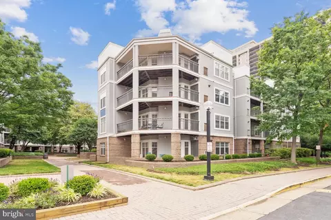 5575 Seminary Rd #204, Falls Church, VA 22041
