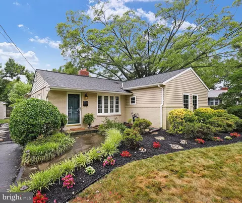 7904 Penn Pl, Alexandria, VA 22308