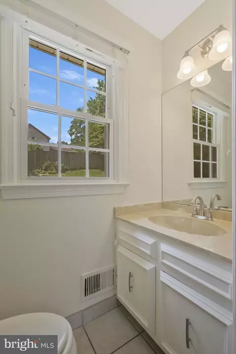 6203 Nethercombe Ct, Mclean, VA 22101 photo 13