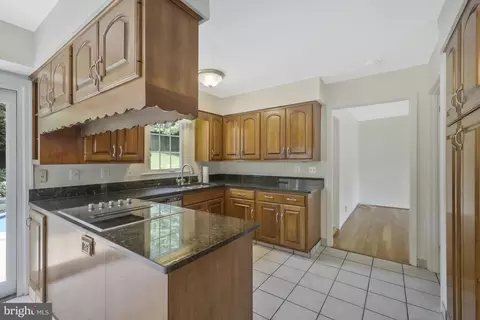 6203 Nethercombe Ct, Mclean, VA 22101 photo 16