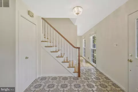 6203 Nethercombe Ct, Mclean, VA 22101 photo 4