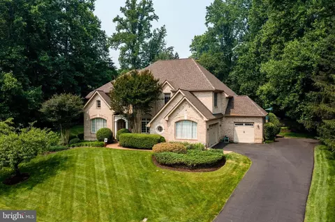 1006 Shallow Creek Pl, Great Falls, VA 22066