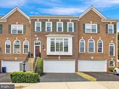 5654 Governors Pond Cir, Alexandria, VA 22310