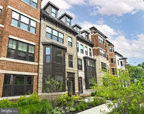 211 Market Sq NW, Vienna, VA 22180