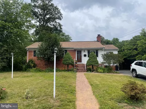 7210 Normandy Ln, Falls Church, VA 22042