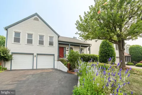 13704 Springhaven Dr, Chantilly, VA 20151
