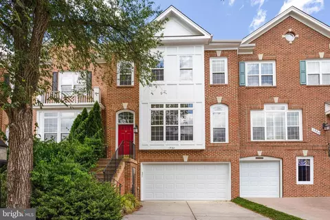 1982 Logan Manor Dr, Reston, VA 20190