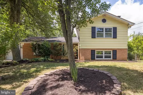 4824 Dodson Dr, Annandale, VA 22003