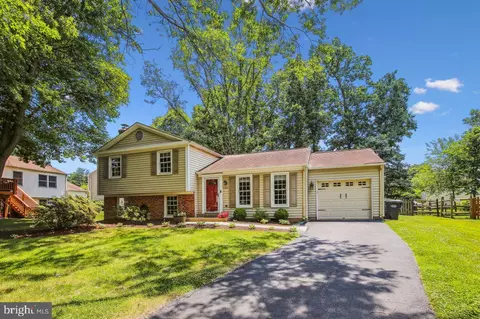 12803 Reams Station Pl, Herndon, VA 20170