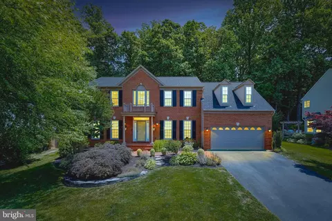 7985 Oak Bridge Ln, Fairfax Station, VA 22039