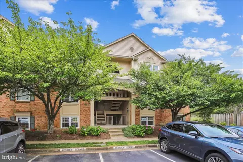 2826 Emma Lee St #302, Falls Church, VA 22042