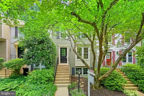 11027 Barton Hill Ct, Reston, VA 20191