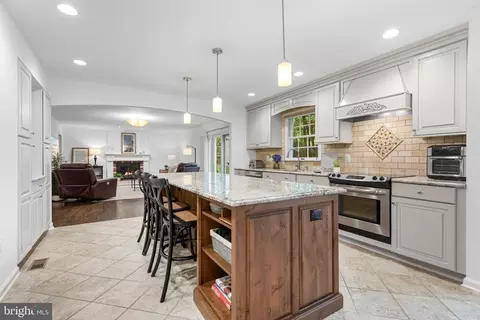 2207 Wakerobin Ln, Reston, VA 20191 photo 15