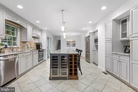 2207 Wakerobin Ln, Reston, VA 20191 photo 12