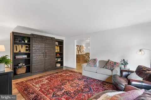 2207 Wakerobin Ln, Reston, VA 20191 photo 8
