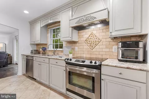2207 Wakerobin Ln, Reston, VA 20191 photo 17