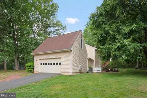 2207 Wakerobin Ln, Reston, VA 20191 photo 3