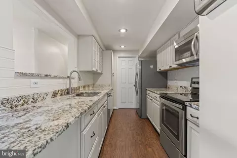6116 B Essex House Sq, Alexandria, VA 22310