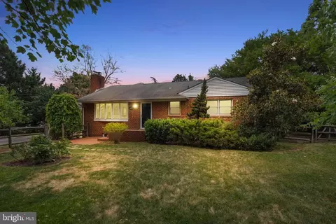 5833 Piedmont Dr, Alexandria, VA 22310
