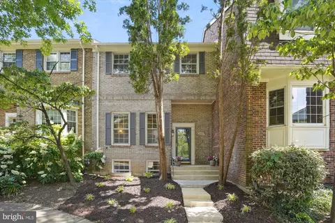 8241 Cedar Landing Ct, Alexandria, VA 22306
