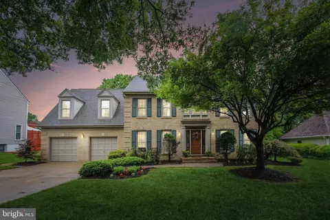 5523 Chestermill Dr, Fairfax, VA 22030