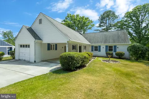 7905 Jansen Dr, Springfield, VA 22152