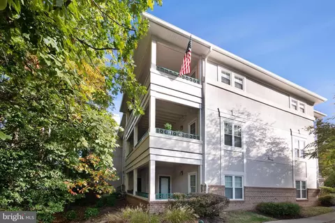 12012 Taliesin Pl #21, Reston, VA 20190