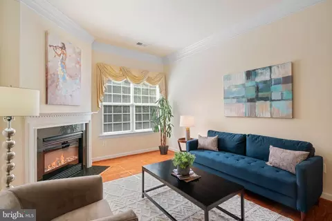 7880 Rolling Woods Ct #408, Springfield, VA 22152