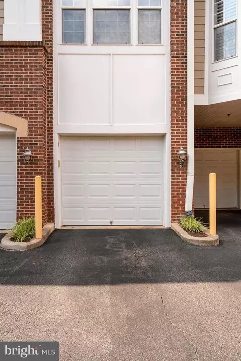7880 Rolling Woods Ct #408, Springfield, VA 22152 photo 4