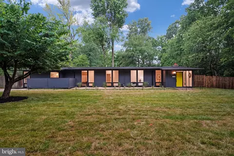 2403 Lisbon Ln, Alexandria, VA 22306