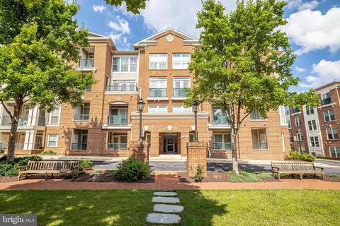 2901 Saintsbury Plz #401, Fairfax, VA 22031