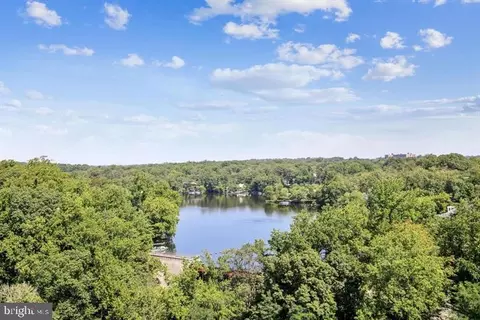 3800 Powell Ln #1112, Falls Church, VA 22041