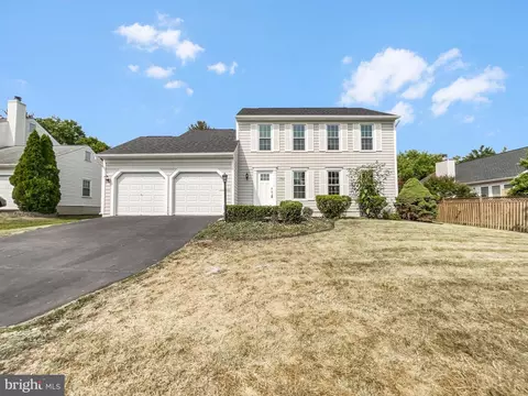13902 Deviar Dr, Centreville, VA 20120