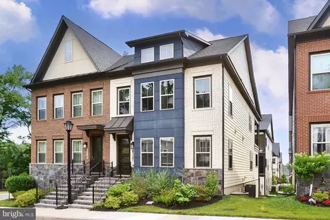 6127 Olivet Dr, Alexandria, VA 22315