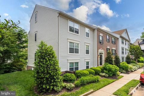 12105 Greenway Ct #301, Fairfax, VA 22033
