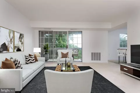 1902 Wilson Ln #202, Mclean, VA 22102