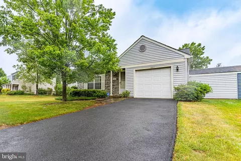 13511 Coates Ln, Herndon, VA 20171