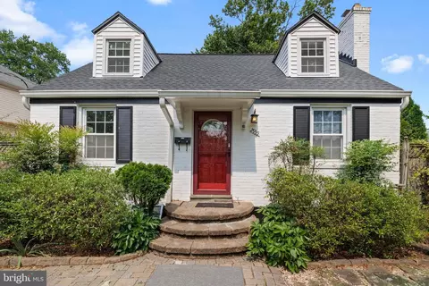 2935 E Tripps Run Rd, Falls Church, VA 22042